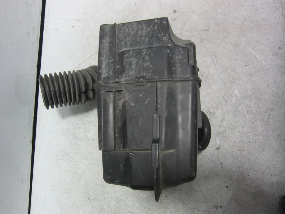 Foto de CAJA FILTRO AIRE PEUGEOT 206 BERLINA 4-PT. 1.4 (75 CV / 55 KW) referencia 9634107180
