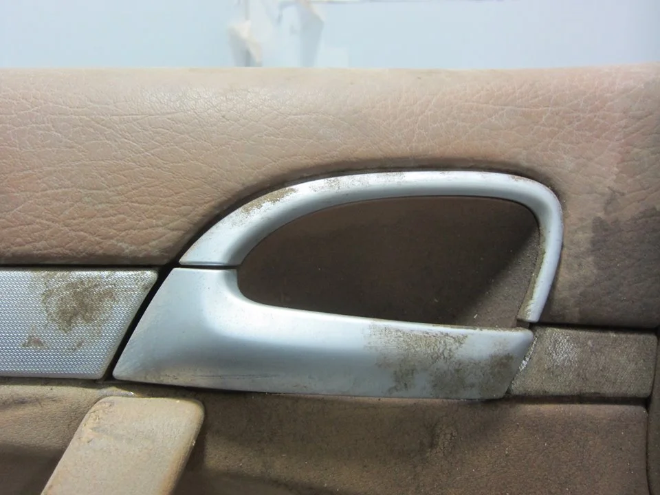 Foto de MANETA INTERIOR DELANTERA IZQUIERDA PORSCHE CAYENNE (TIPO 92A) 3.0 V6 TDI CAT (239 CV / 176 KW) referencia 7L5837113A