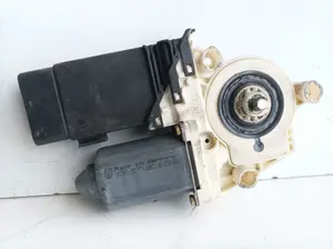 Foto de MOTOR ELEVALUNAS DELANTERO IZQUIERDO VOLKSWAGEN PASSAT BERLINA (3B2) referencia 105404301 foto 3
