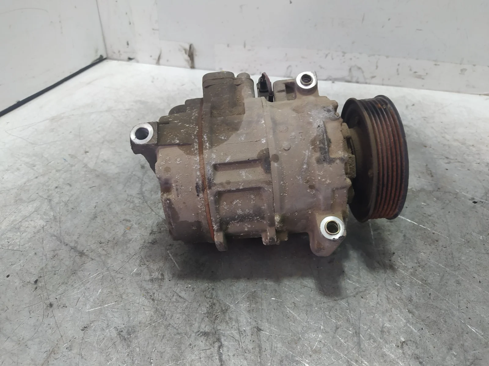 Foto de COMPRESOR AIRE ACONDICIONADO AUDI A4 BERLINA (8E) 2.0 20V CAT (ALT) (131 CV / 96 KW) referencia 7SU16C