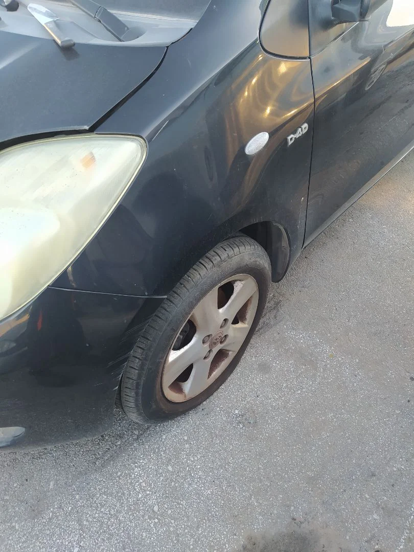 Foto de ALETA DELANTERA IZQUIERDA TOYOTA YARIS (KSP9/SCP9/NLP9) 1.4 Turbodiesel CAT (90 CV / 66 KW)