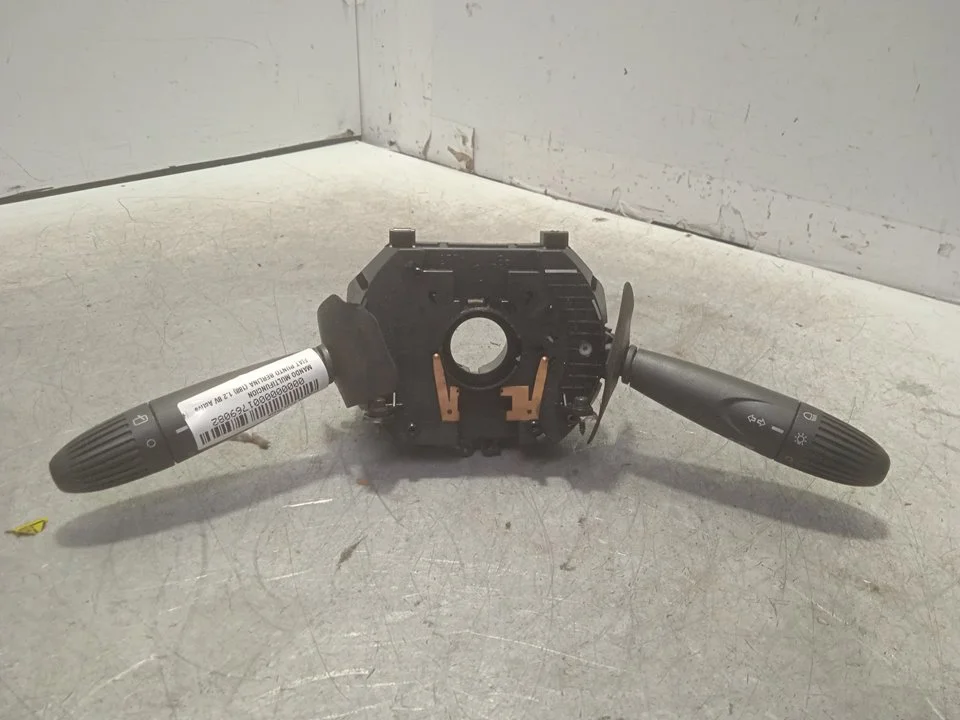 Foto de MANDO MULTIFUNCION FIAT II PUNTO (188) BERLINA 1.2 CAT (60 CV / 44 KW) referencia 4695043