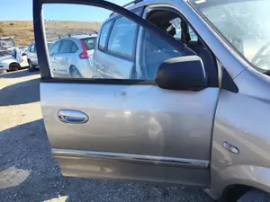 Foto de PUERTA DELANTERA DERECHA KIA CARENS (RS) 1.8 16V CAT (126 CV / 93 KW) foto 2