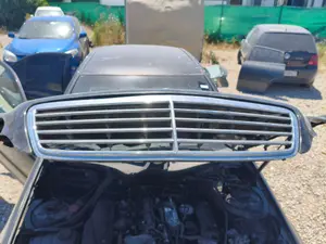 Foto de REJILLA DELANTERA MERCEDES-BENZ CLASE C (BM 203) BERLINA 2.2 CDI CAT (116 CV / 85 KW)