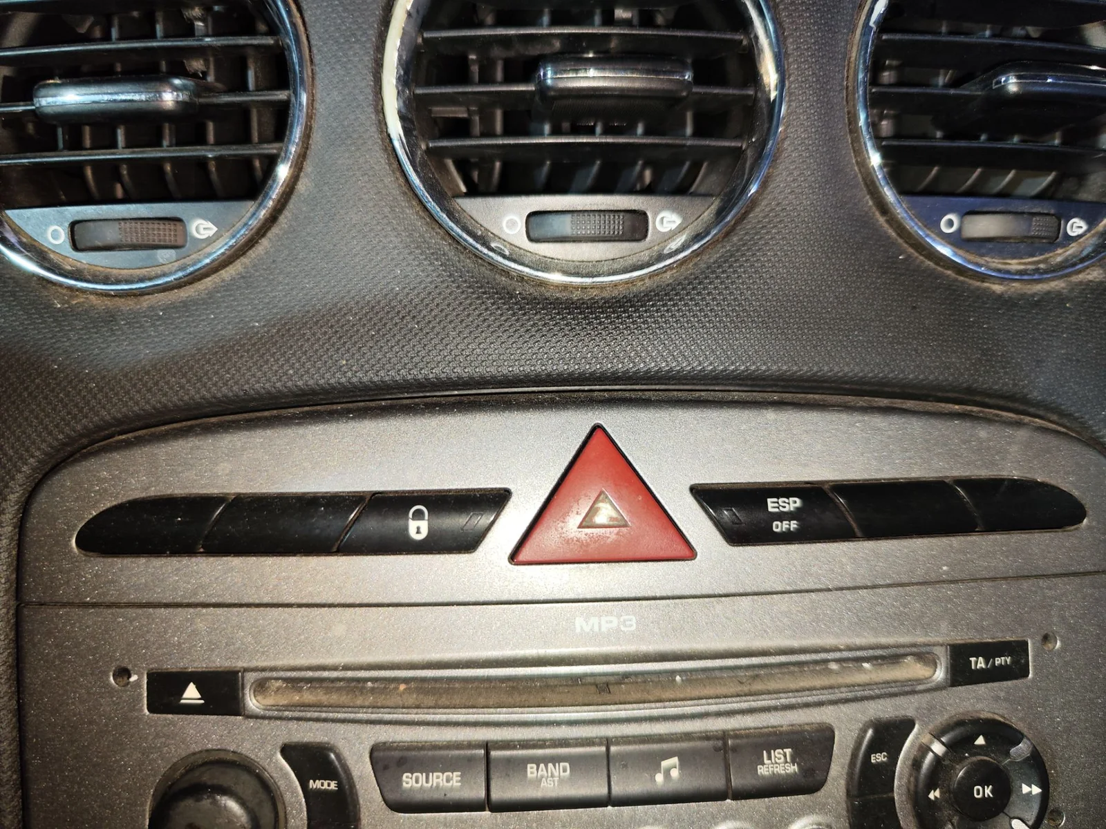 Foto de WARNING PEUGEOT 308 SW 1.6 HDi FAP CAT (9HZ / DV6TED4) (109 CV / 80 KW) referencia 98060429XT