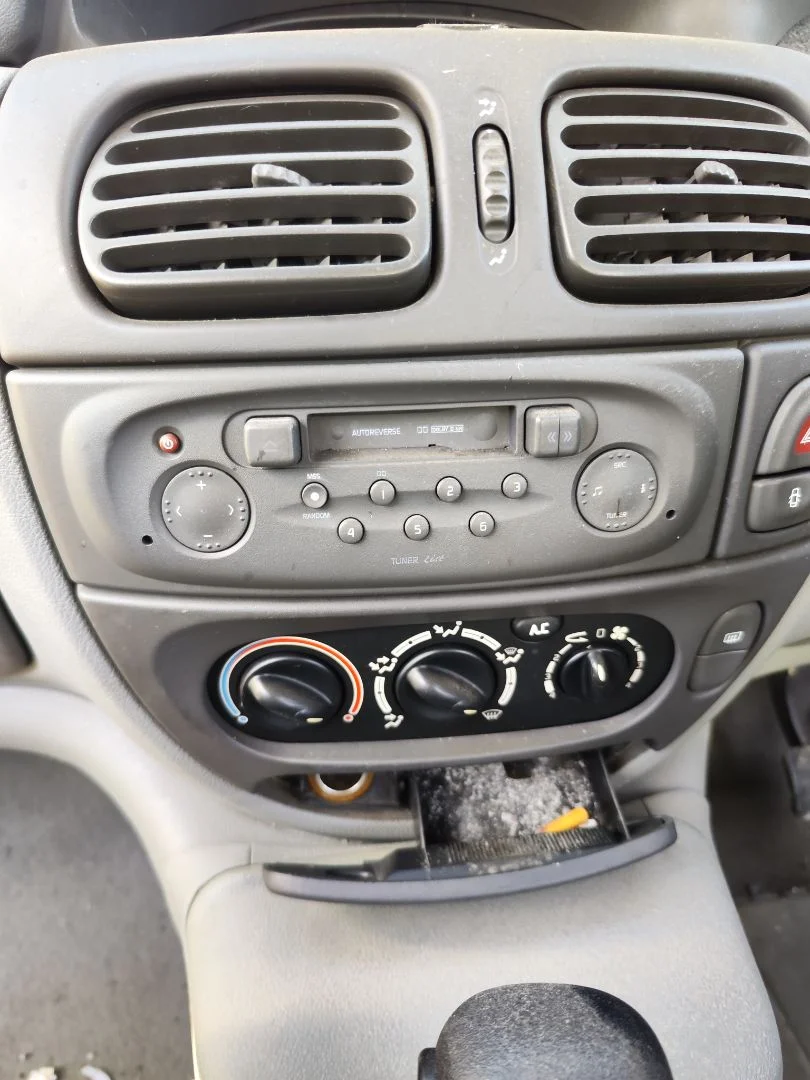 Foto de SISTEMA AUDIO / RADIO CD RENAULT SCENIC I (JA...) 1.4 CAT (95 CV / 70 KW)