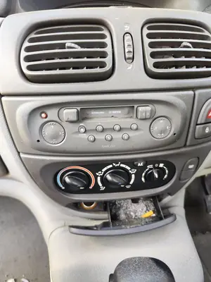 Foto de SISTEMA AUDIO / RADIO CD RENAULT SCENIC I (JA...) 1.4 CAT (95 CV / 70 KW)