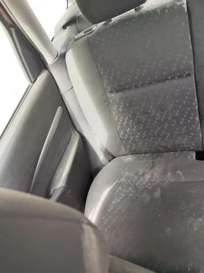 Foto de ASIENTO TRASERO MEDIO FORD FOCUS BERLINA (CAK) 1.6 16V CAT (101 CV / 74 KW)
