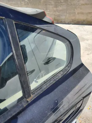 Foto de LUNA CUSTODIA TRASERA IZQUIERDA VOLVO S60 BERLINA 2.4 Diesel (126 CV / 93 KW)