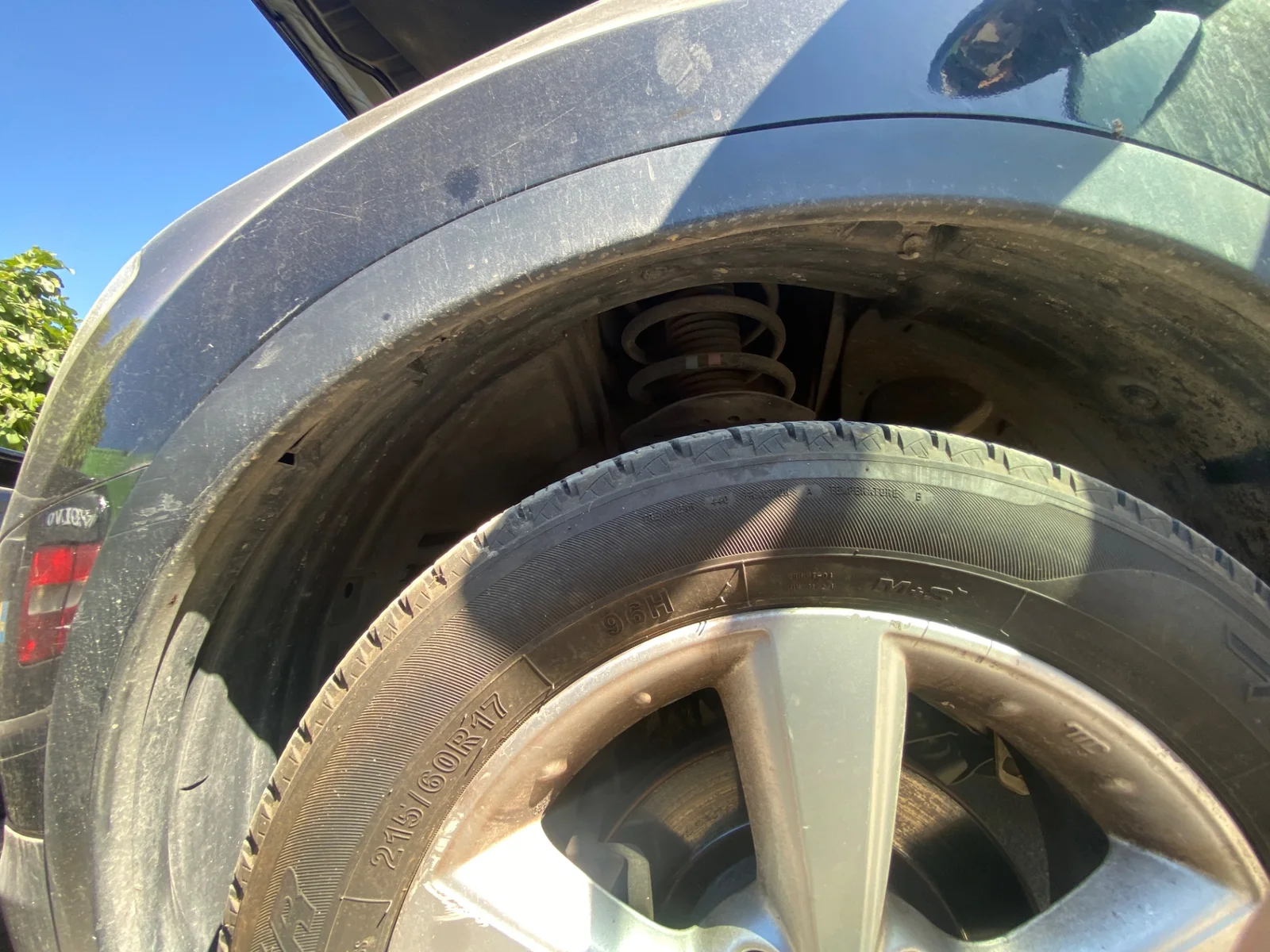 Foto de PASO RUEDA DELANTERO IZQUIERDO NISSAN QASHQAI (J10) 2.0 16V CAT (141 CV / 104 KW) referencia 63841BR20A