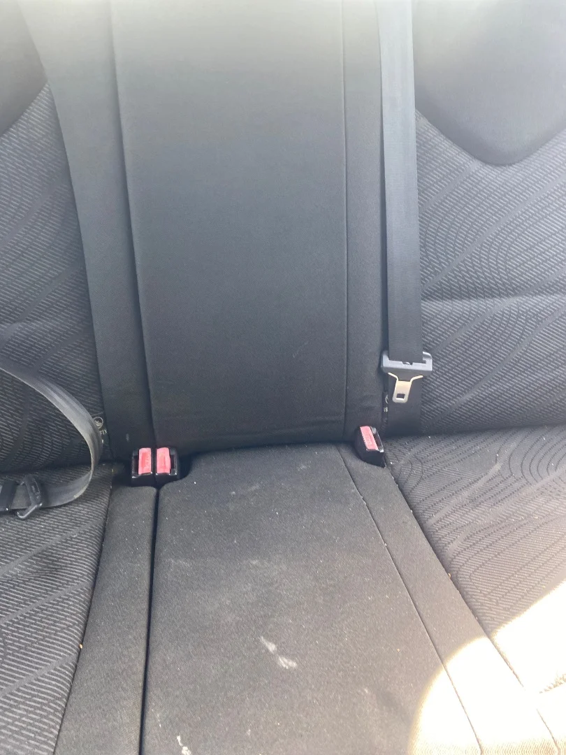 Foto de ENGANCHE CINTURON TRASERO DERECHO PEUGEOT 308 1.6 16V HDi (90 CV / 66 KW)
