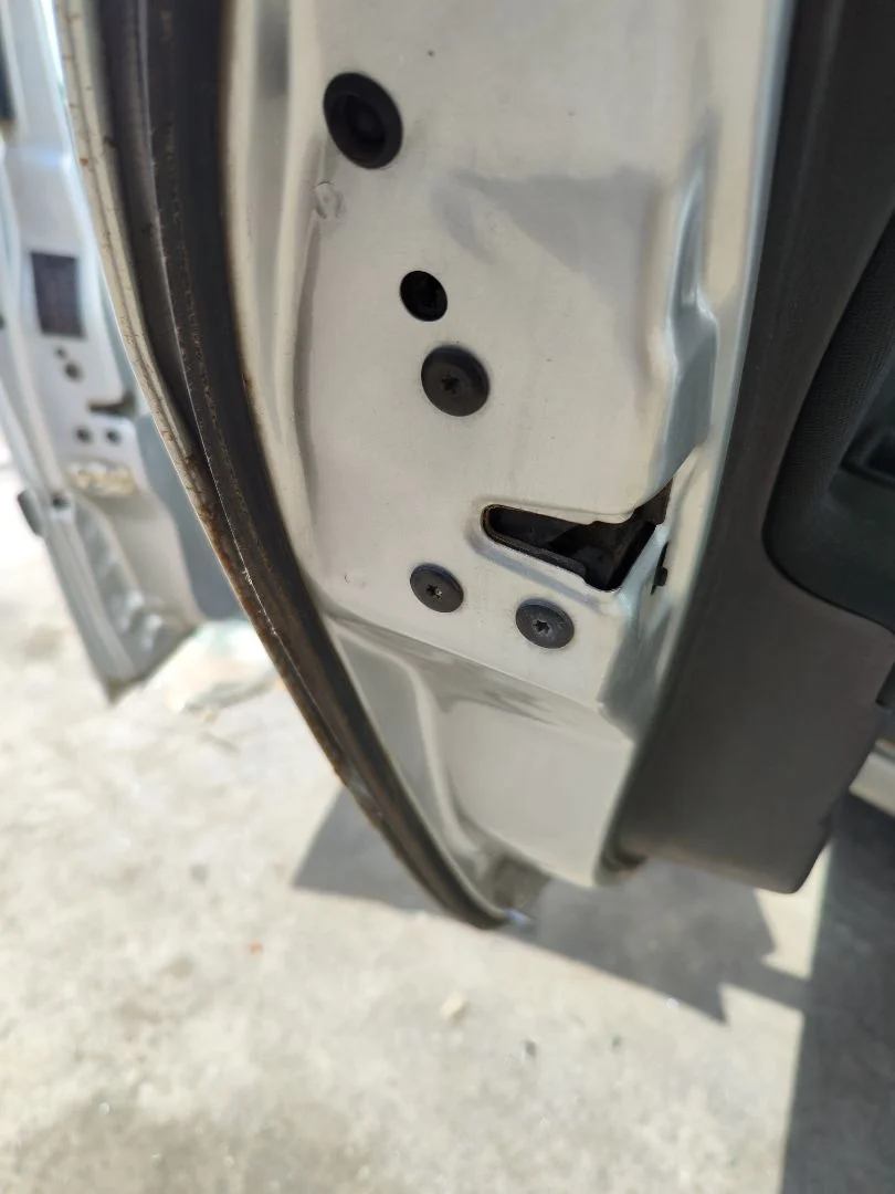 Foto de CERRADURA PUERTA TRASERA IZQUIERDA RENAULT MEGANE II GRANDTOUR 1.5 dCi Diesel CAT (86 CV / 63 KW)