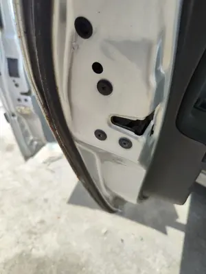 Foto de CERRADURA PUERTA TRASERA IZQUIERDA RENAULT MEGANE II GRANDTOUR 1.5 dCi Diesel CAT (86 CV / 63 KW)
