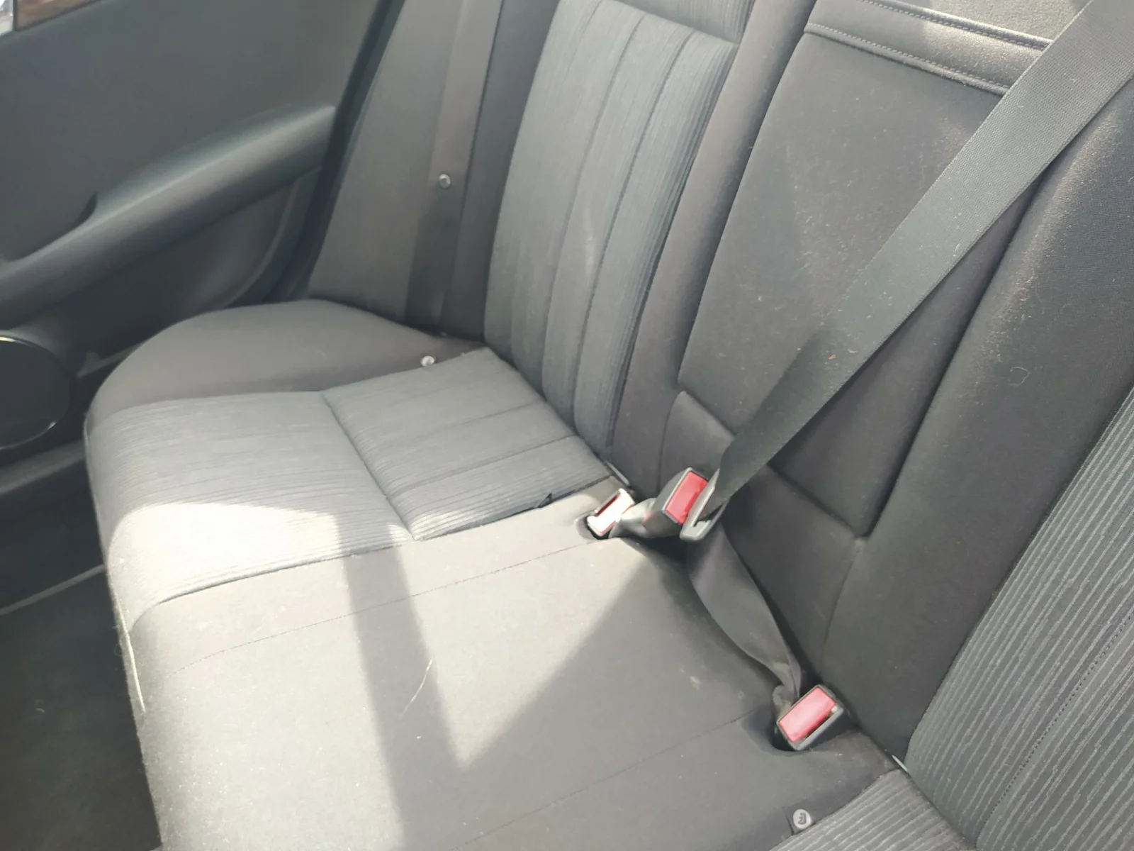 Foto de ENGANCHE CINTURON TRASERO CENTRAL MERCEDES-BENZ CLASE C (BM 204) BERLINA 2.2 CDI CAT (170 CV / 125 KW)