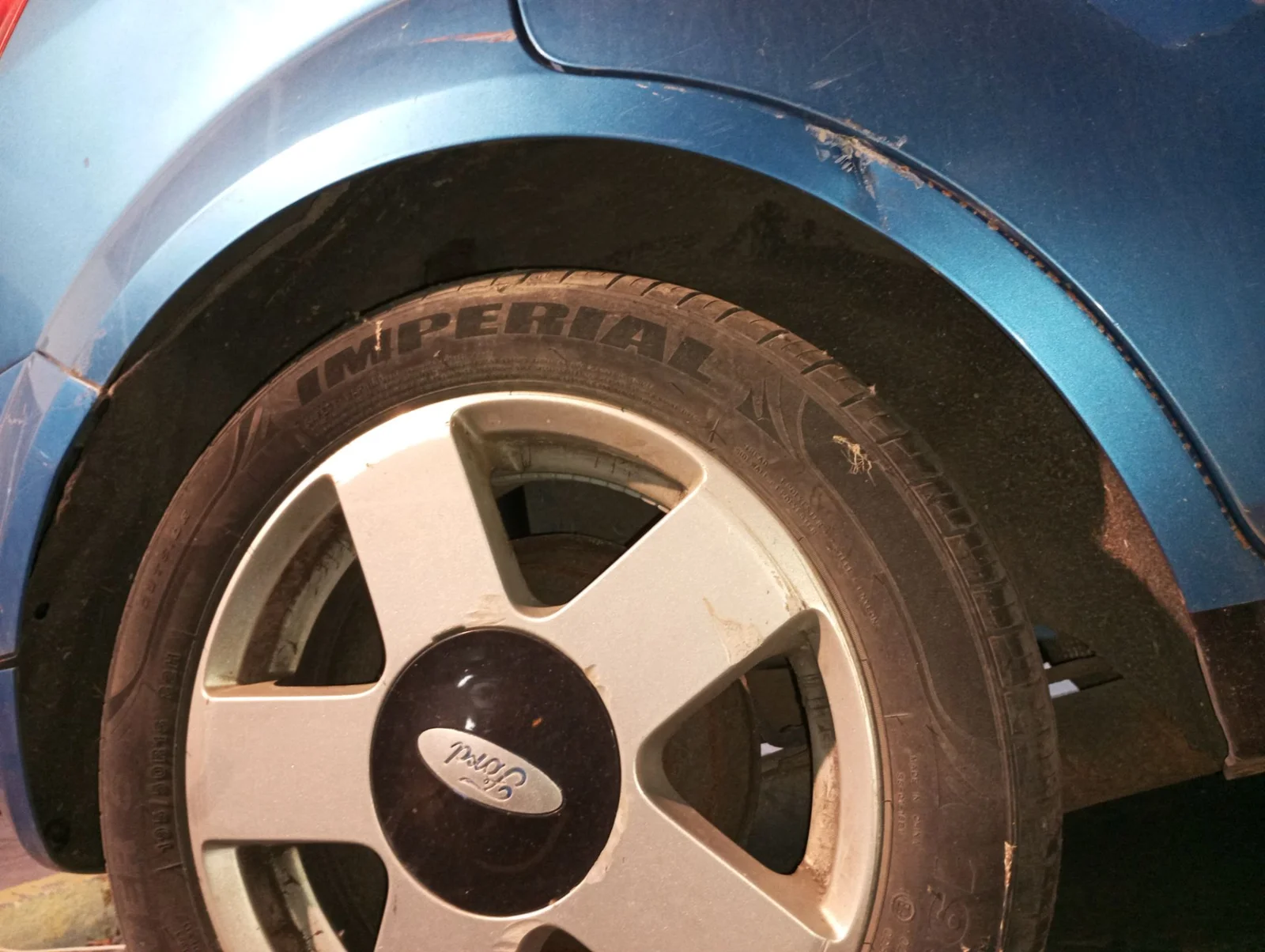 Foto de PASO RUEDA TRASERO DERECHO FORD FIESTA (CBK) 1.4 16V CAT (80 CV / 59 KW) referencia 1537987