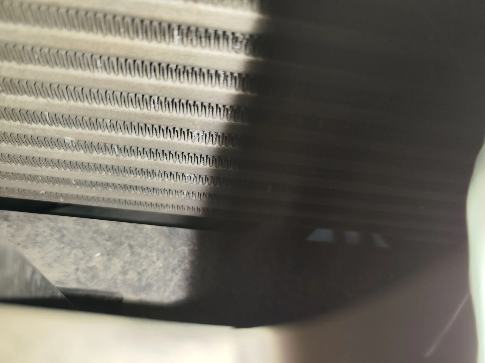 Foto de CONDENSADOR / RADIADOR AIRE ACONDICIONADO OPEL VIVARO FURGÓN/COMBI 2.0 16V CDTI (114 CV / 84 KW)
