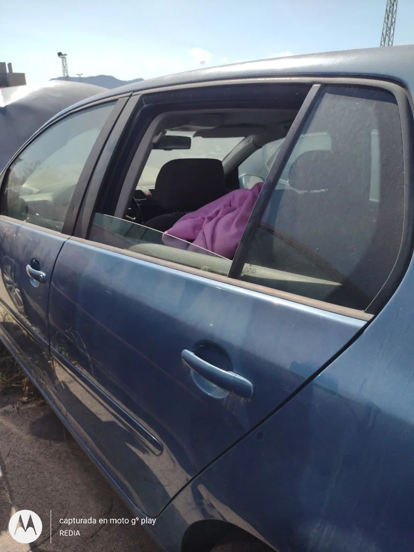 Foto de PUERTA TRASERA IZQUIERDA VOLKSWAGEN GOLF V (1K1)(10.2003) 2.0 TDI (140 CV / 103 KW)
