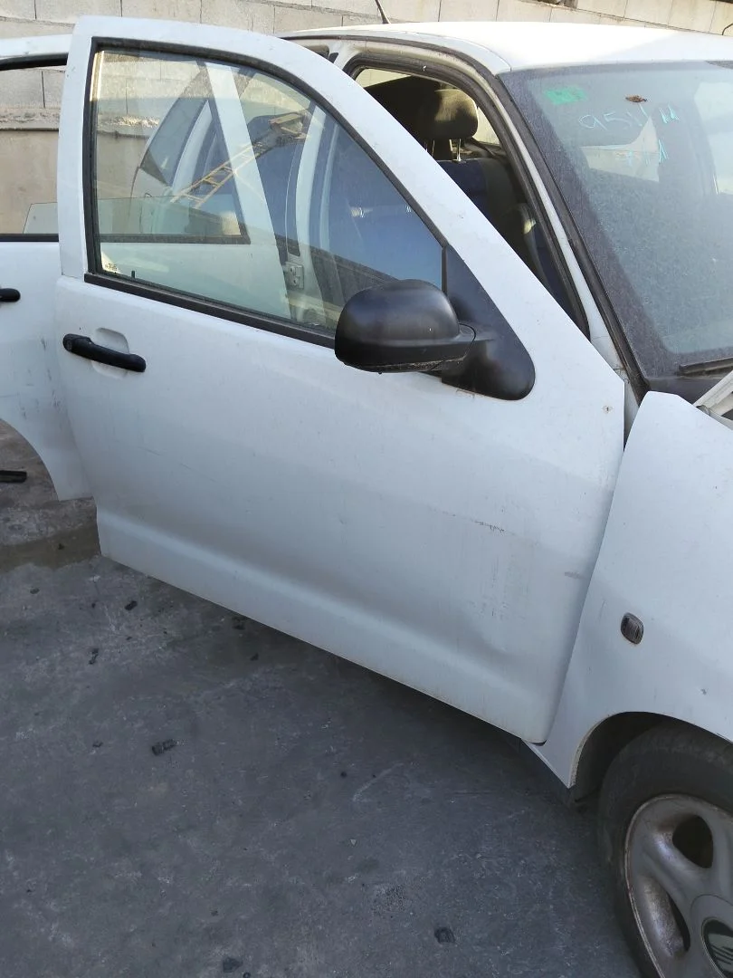 Foto de PUERTA DELANTERA DERECHA SEAT CORDOBA BERLINA (6K2) 1.9 TDI (90 CV / 66 KW) referencia 6K4831052C