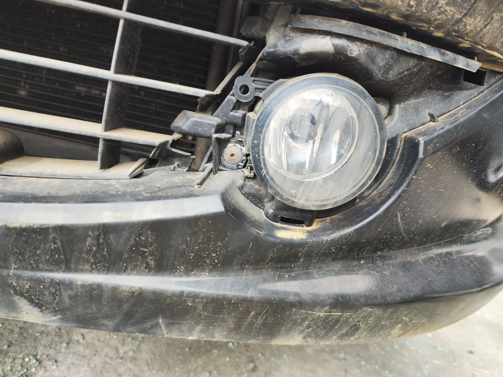 Foto de FARO ANTINIEBLA IZQUIERDO PEUGEOT 207 1.4 16V CAT (KFU / ET3J4) (88 CV / 65 KW) referencia 6206E1