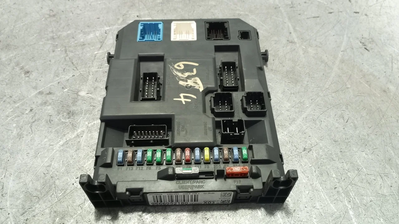 Foto de CAJA RELES / FUSIBLES CITROEN C3 1.4 (73 CV / 54 KW) referencia 9666952180