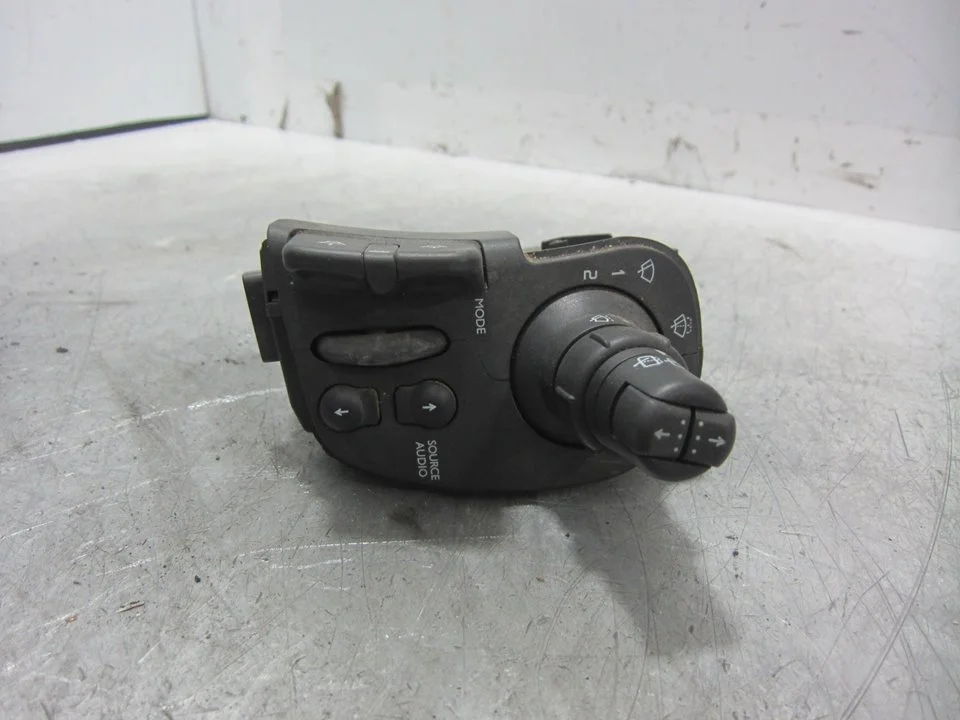 Foto de MANDO LIMPIA RENAULT KANGOO II (F/KW0) 1.5 dCi Diesel (68 CV / 50 KW) referencia 88103009083
