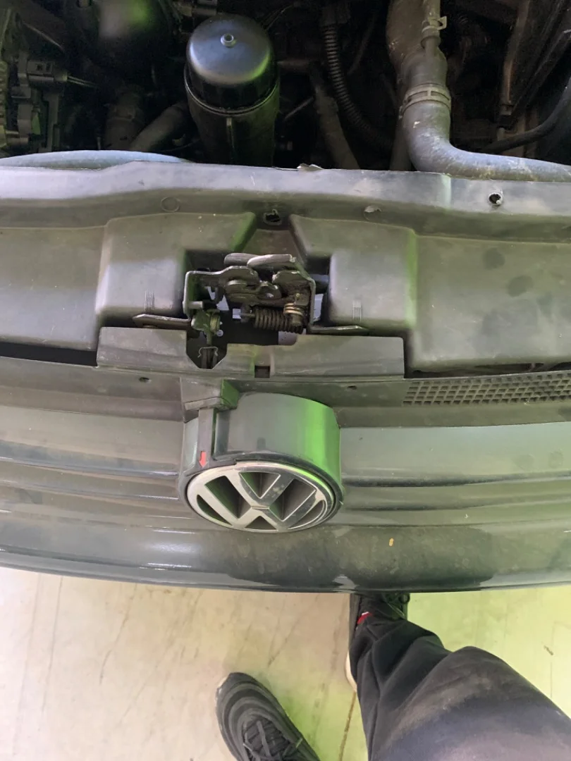 Foto de CERRADURA CAPO VOLKSWAGEN GOLF IV BERLINA (1J1)(10.1997) 1.9 TDI (101 CV / 74 KW) referencia 1J0823509E