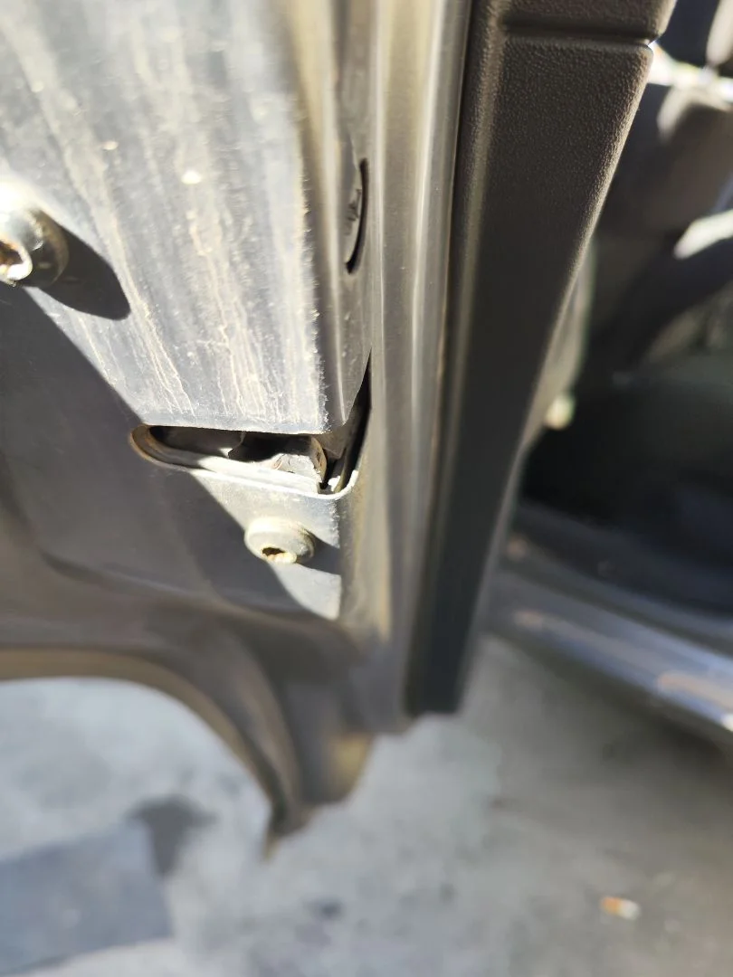 Foto de CERRADURA PUERTA TRASERA IZQUIERDA SEAT IBIZA (6L1) 1.9 TDI (101 CV / 74 KW)