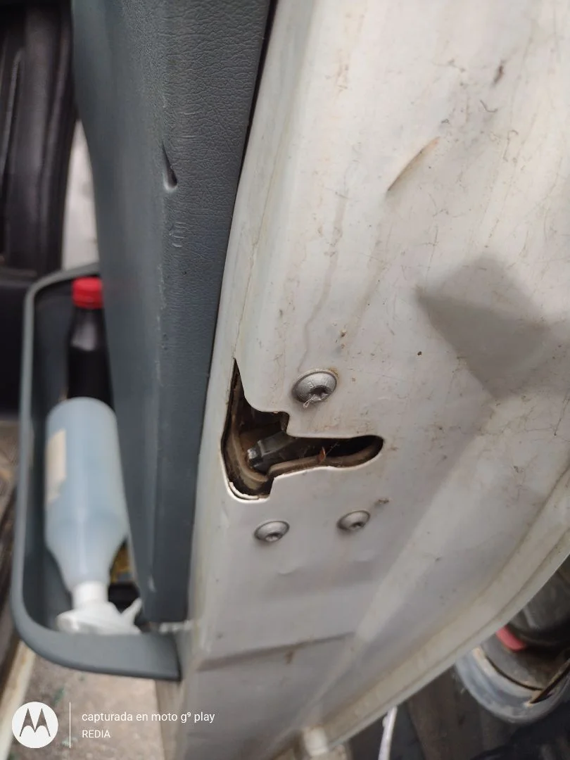 Foto de CERRADURA PUERTA DELANTERA DERECHA FORD TRANSIT COMBI (TT9) 2.4 TDCi CAT (116 CV / 85 KW)
