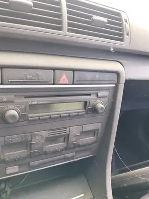 Foto de SISTEMA AUDIO / RADIO CD AUDI A4 AVANT (8E) 1.9 TDI (131 CV / 96 KW)