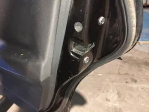 Foto de CERRADURA PUERTA TRASERA DERECHA VOLKSWAGEN POLO IV (9N1)
