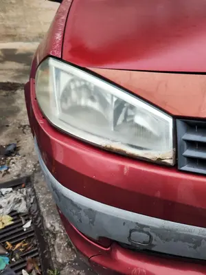 Foto de FARO DERECHO RENAULT MEGANE II BERLINA 5P 1.5 dCi Diesel (106 CV / 78 KW)