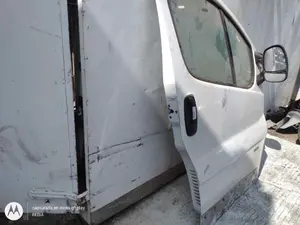 Foto de PUERTA DELANTERA DERECHA OPEL VIVARO FURGÓN/COMBI 2.0 16V CDTI (114 CV / 84 KW) foto 4
