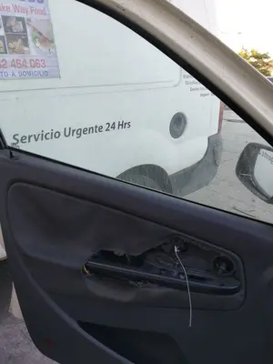 Foto de LUNA DELANTERA IZQUIERDA SEAT INCA (6K9) 1.9 Diesel CAT (1Y) (64 CV / 47 KW) referencia 6K4845201C