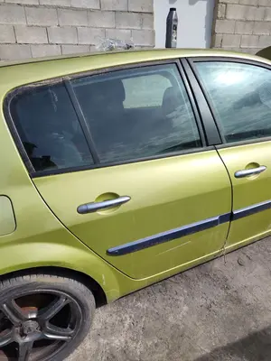 Foto de PUERTA TRASERA DERECHA RENAULT MEGANE II BERLINA 5P 1.6 CAT (113 CV / 83 KW) referencia 7751473734