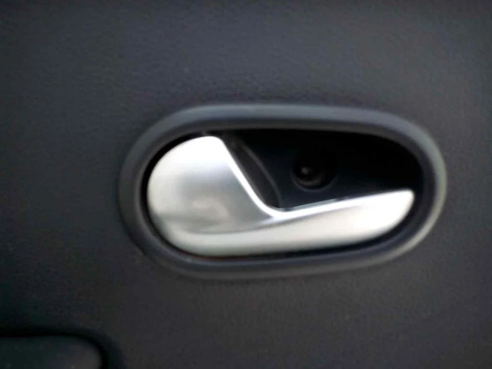 Foto de MANETA INTERIOR TRASERA IZQUIERDA DACIA LOGAN II 1.5 dCi Diesel FAP CAT (90 CV / 66 KW) referencia 7700830078