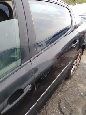 Foto de PUERTA TRASERA IZQUIERDA PEUGEOT 407 2.0 16V HDi FAP CAT (RHR / DW10BTED4) (136 CV / 100 KW)