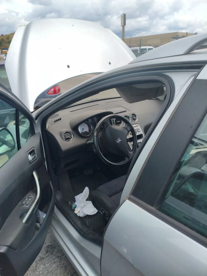 Foto de GOMAS CONTORNO PUERTA PEUGEOT 308 SW 2.0 16V HDi FAP CAT (RHR / DW10BTED4) (136 CV / 100 KW)