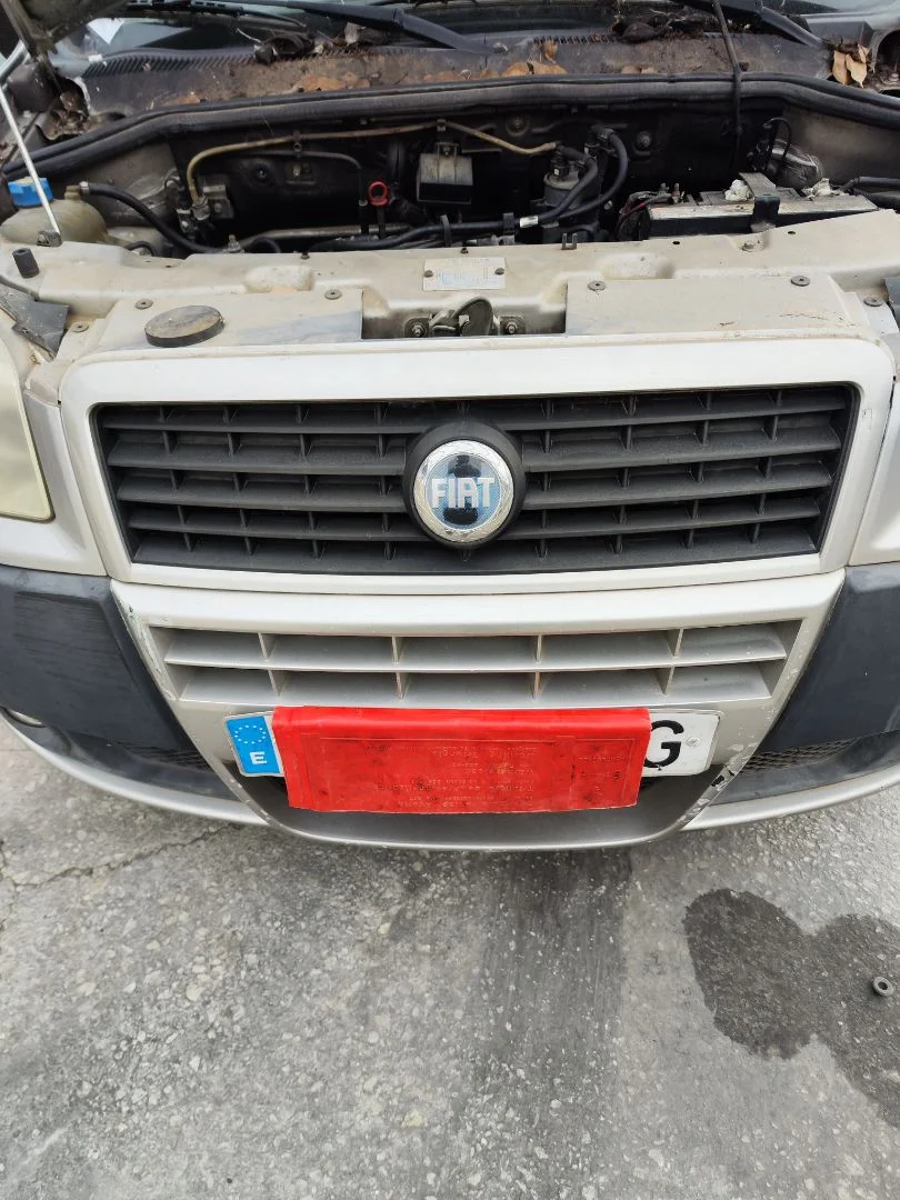 Foto de REJILLA DELANTERA FIAT I DOBLÒ (119) 1.9 JTD CAT (105 CV / 77 KW)