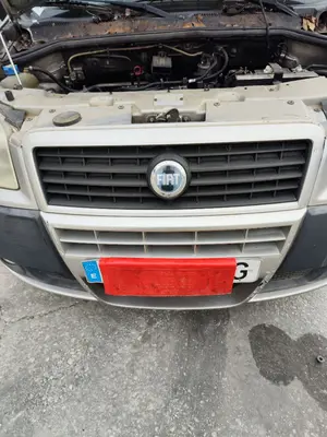 Foto de REJILLA DELANTERA FIAT I DOBLÒ (119) 1.9 JTD CAT (105 CV / 77 KW)