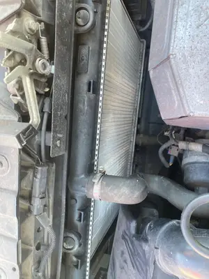 Foto de CONDENSADOR / RADIADOR  AIRE ACONDICIONADO PEUGEOT 3008 1.6 16V (120 CV / 88 KW)