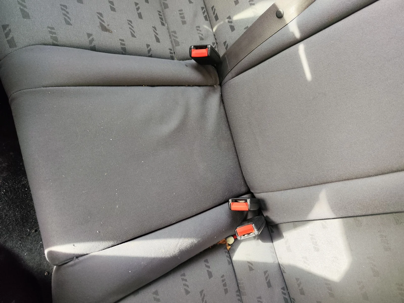 Foto de ENGANCHE CINTURON TRASERO CENTRAL SEAT LEON (1M1) 1.6 (101 CV / 74 KW)