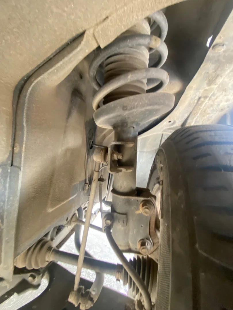 Foto de BRAZO SUSPENSION DELANTERO DERECHO SUZUKI GRAND VITARA (JB/JT) 2.0 16V CAT (140 CV / 103 KW) referencia 46201-65J01-000