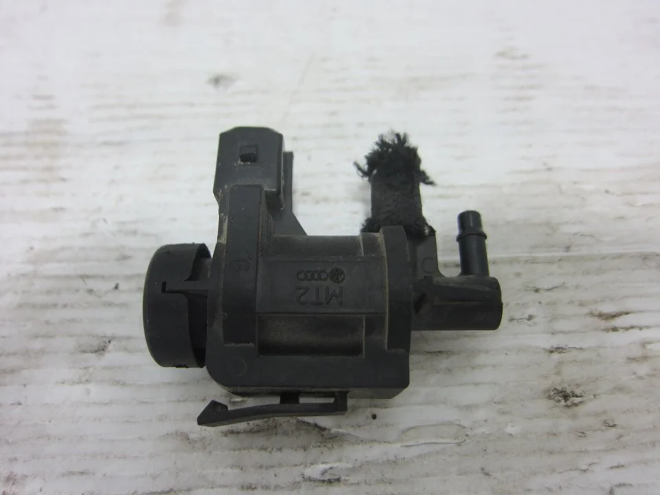 Foto de VALVULA AIRE ADICIONAL VOLKSWAGEN POLO III (6N1) 1.9 Diesel (64 CV / 47 KW) referencia 191906283