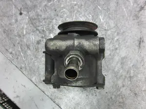 Foto de BOMBA DIRECCION PEUGEOT 205 BERLINA 1.8 Diesel (60 CV / 44 KW) foto 4