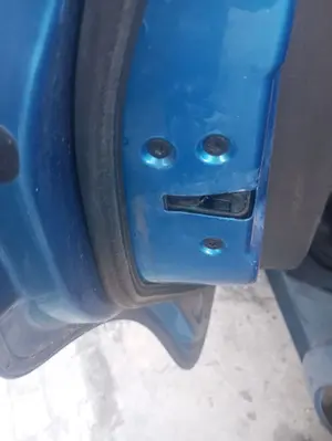 Foto de CERRADURA PUERTA TRASERA IZQUIERDA FORD FOCUS BERLINA (CAP) 1.6 TDCi CAT (109 CV / 80 KW)