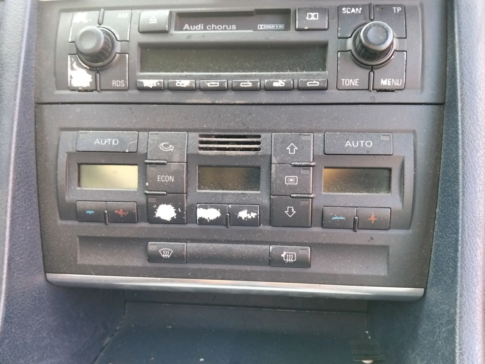 Foto de MANDO CALEFACCION / AIRE ACONDICIONADO AUDI A4 AVANT (8E) 1.9 TDI (131 CV / 96 KW) referencia 8E0820043AAFKZ