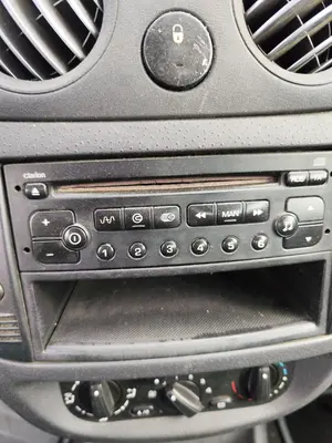 Foto de SISTEMA AUDIO / RADIO CD CITROEN C2 1.1  (60 CV / 44 KW)