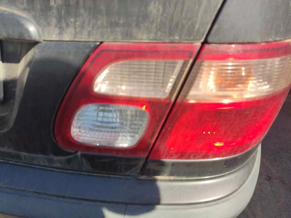 Foto de PILOTO TRASERO DERECHO INTERIOR NISSAN ALMERA (N16/E) 1.8 16V CAT (114 CV / 84 KW) referencia A98B65