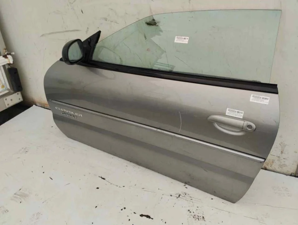 Foto de PUERTA DELANTERA IZQUIERDA CHRYSLER STRATUS JX CABRIO 2.5 CAT (163 CV / 120 KW)