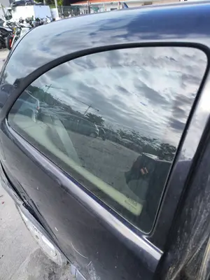 Foto de LUNA CUSTODIA TRASERA DERECHA OPEL CORSA C 1.2 16V CAT (Z 12 XEP / LB4) (80 CV / 59 KW)